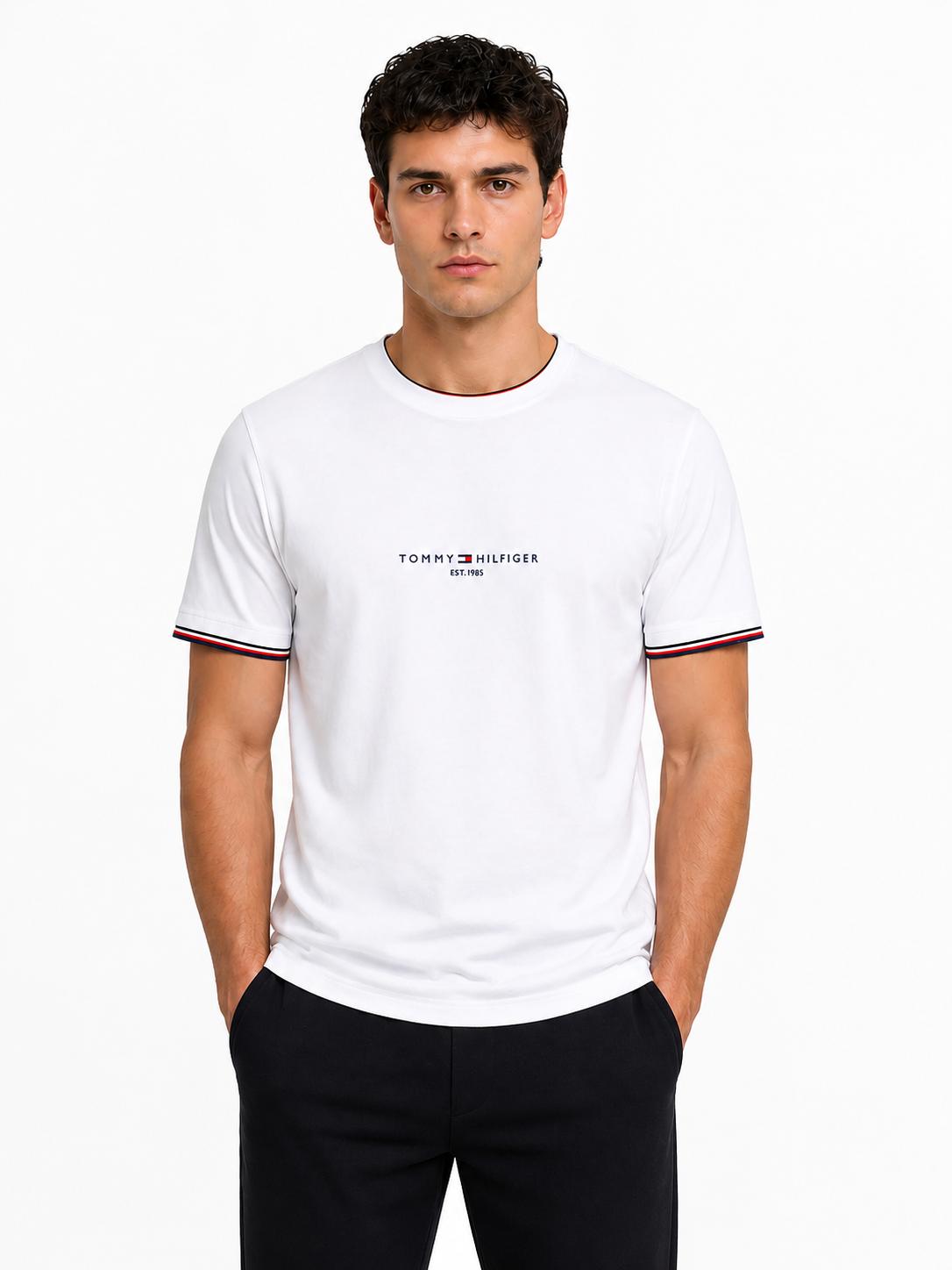 تيشرت رجالي تومي هيلفيغر (Tommy Hilfiger) بطبعة شعار