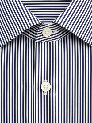 تفاصيل ياقة قميص Hackett الرجالي المخطط