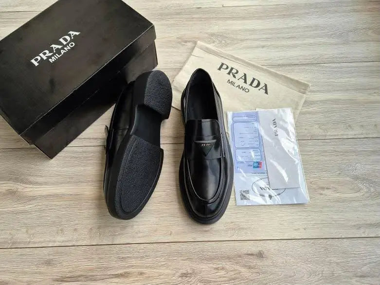 حذاء Prada رجالي أسود بتصميم كلاسيكي
