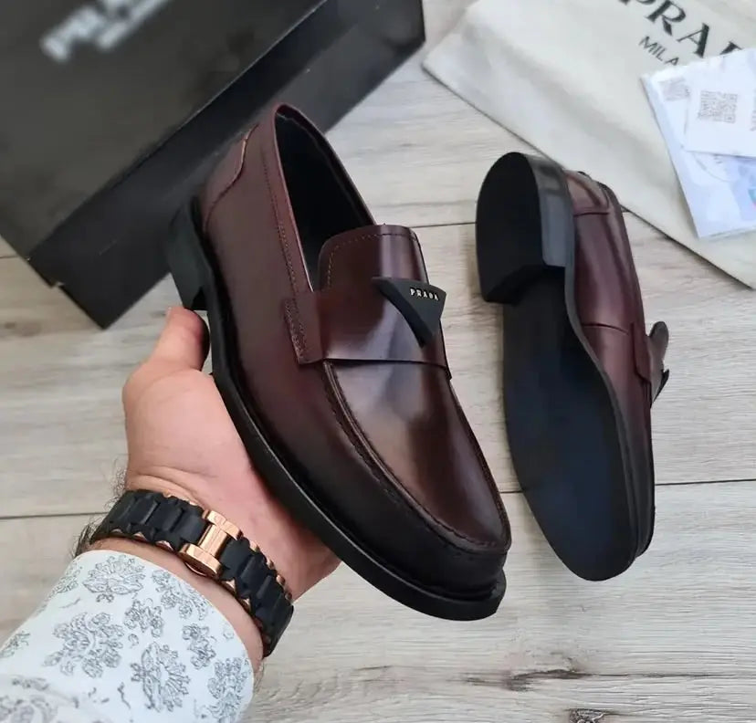 حذاء Prada Loafers رجالي باللون البني